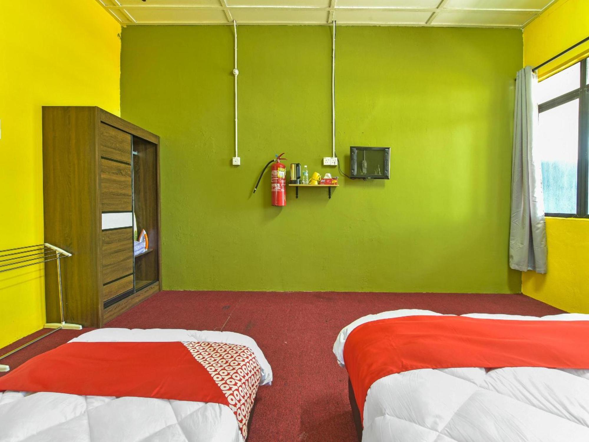 Oyo 90744 Bari Indah Beach Resort Kuala Terengganu Exteriör bild