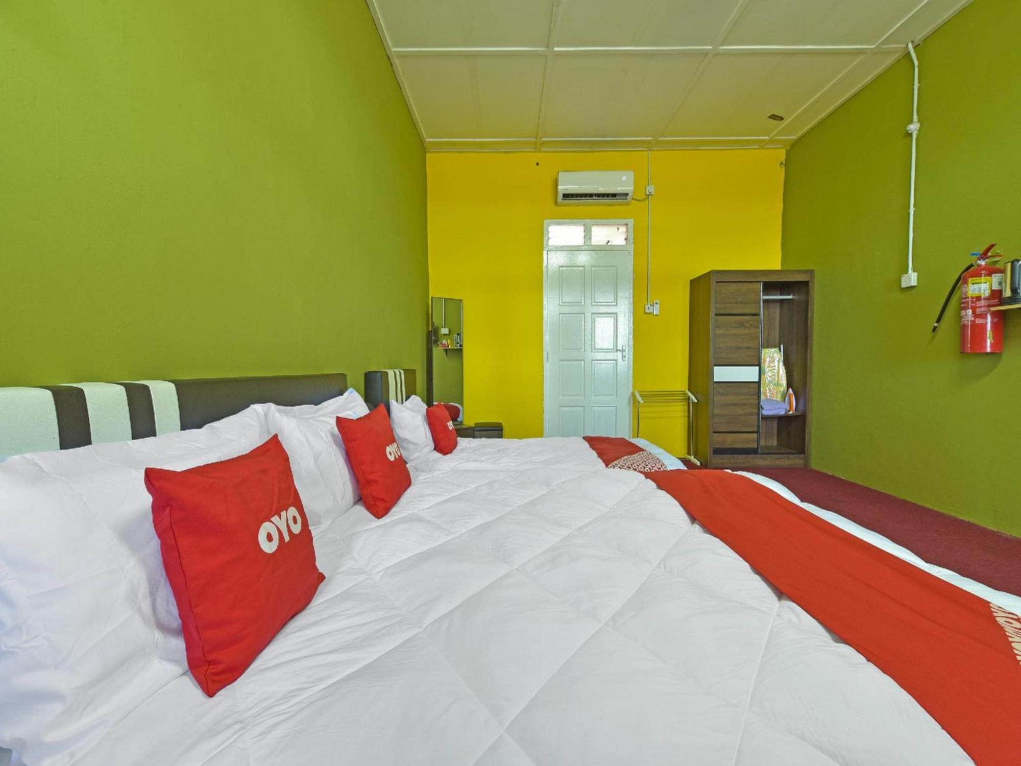 Oyo 90744 Bari Indah Beach Resort Kuala Terengganu Exteriör bild