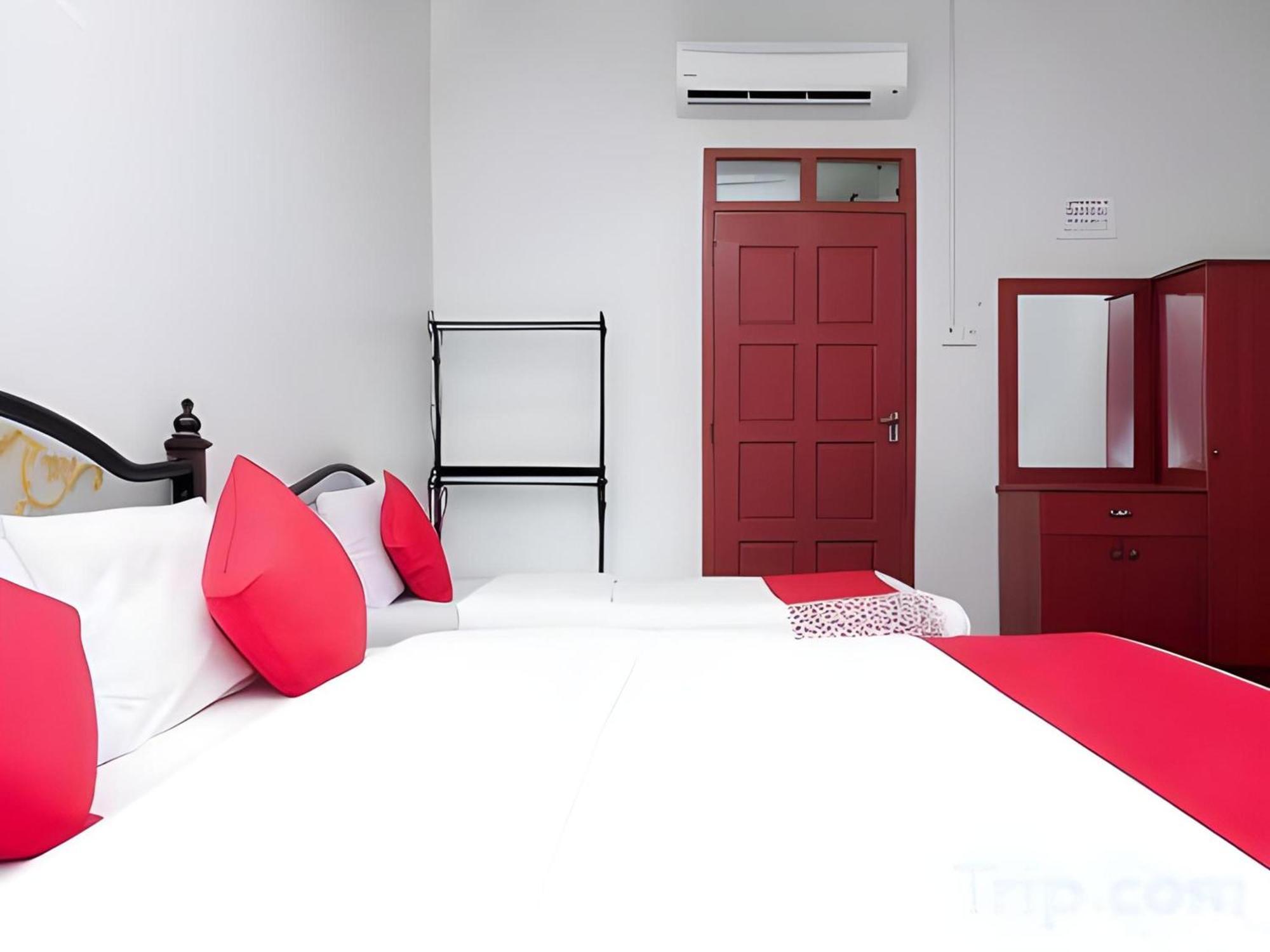 Oyo 90744 Bari Indah Beach Resort Kuala Terengganu Exteriör bild