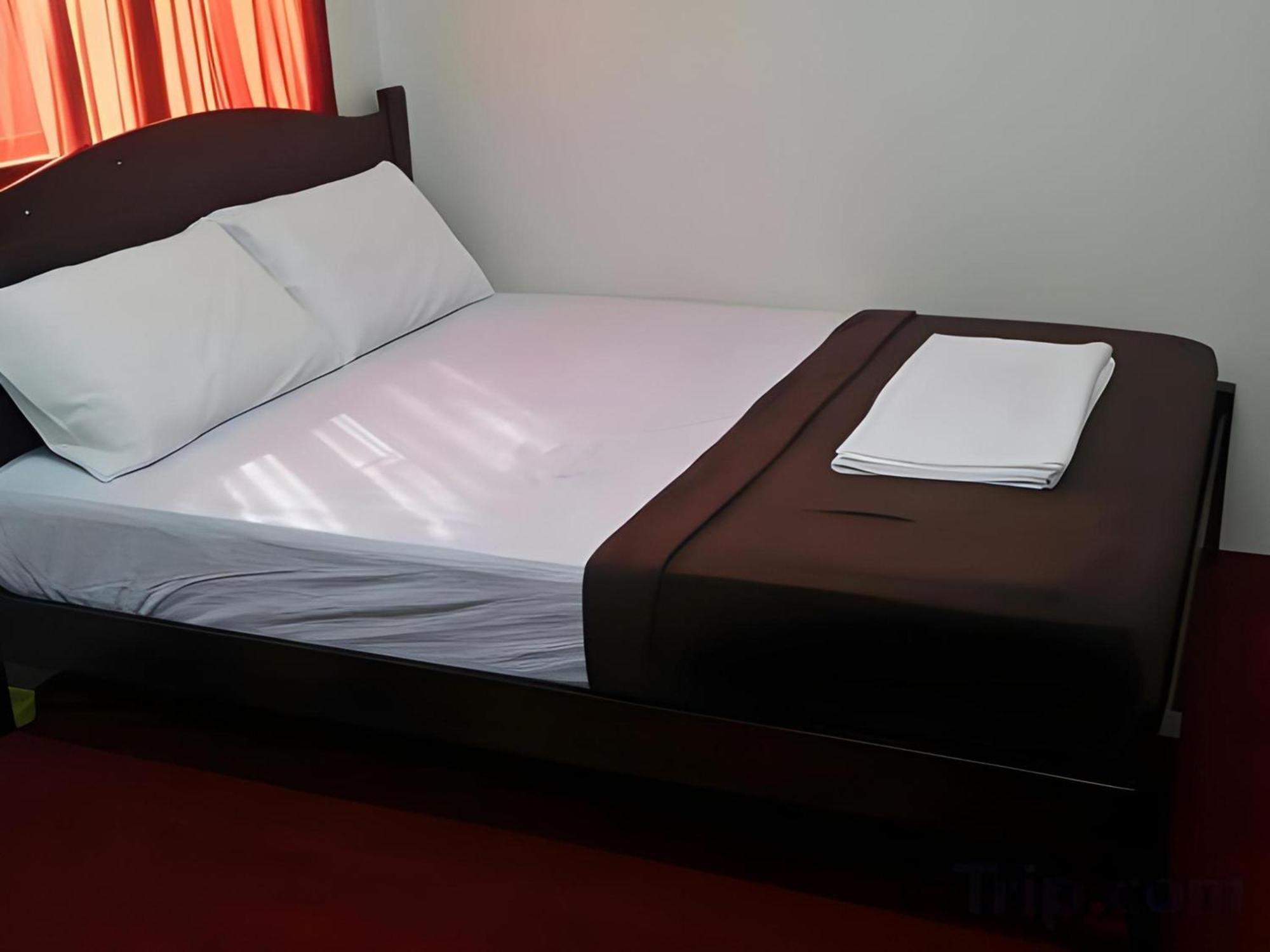 Oyo 90744 Bari Indah Beach Resort Kuala Terengganu Exteriör bild