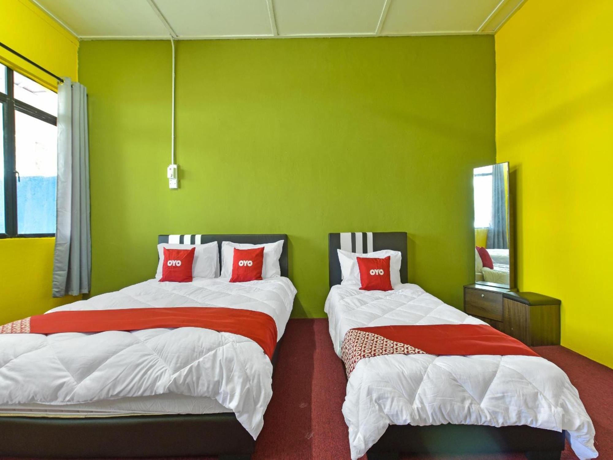 Oyo 90744 Bari Indah Beach Resort Kuala Terengganu Exteriör bild