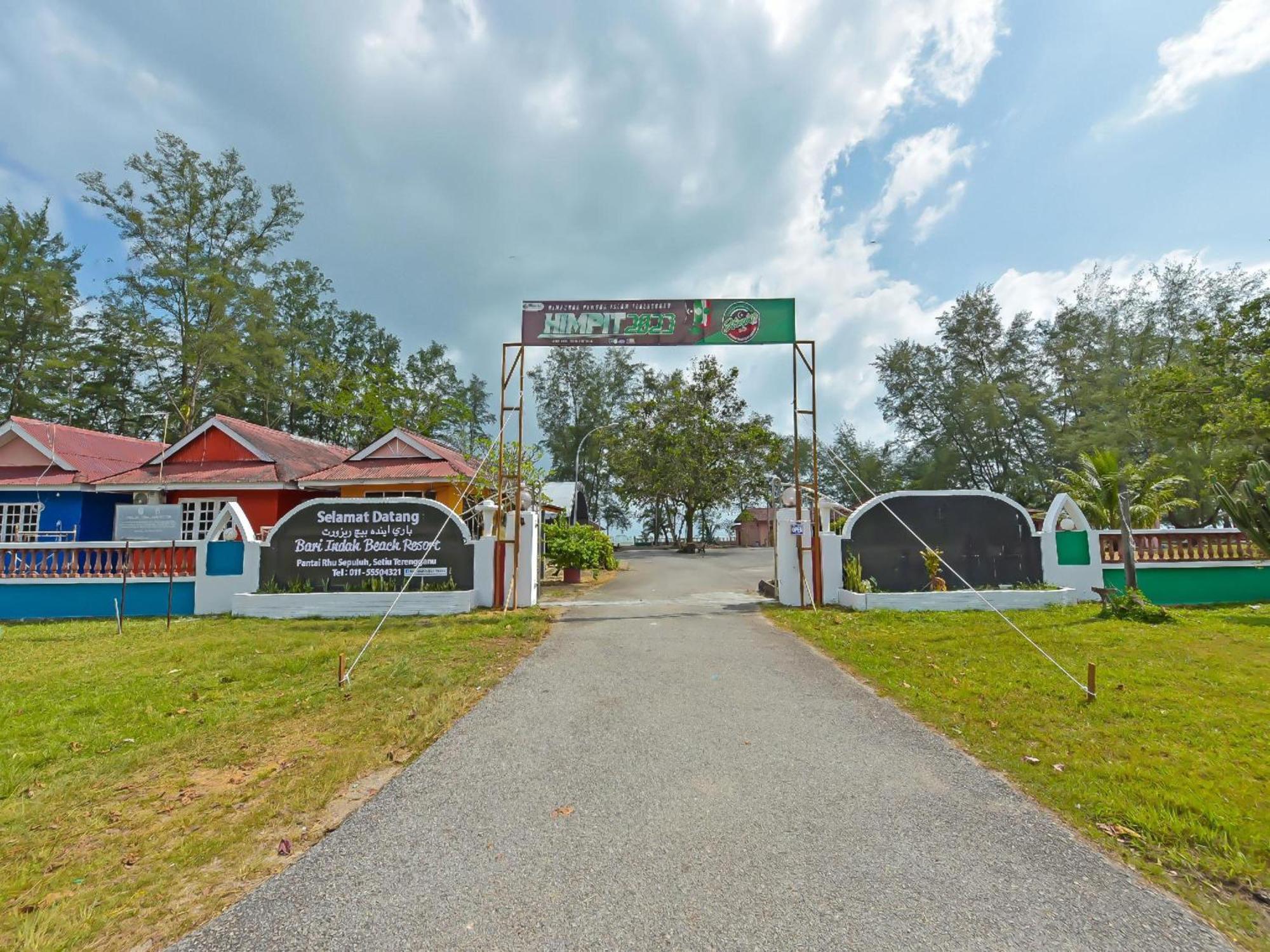 Oyo 90744 Bari Indah Beach Resort Kuala Terengganu Exteriör bild
