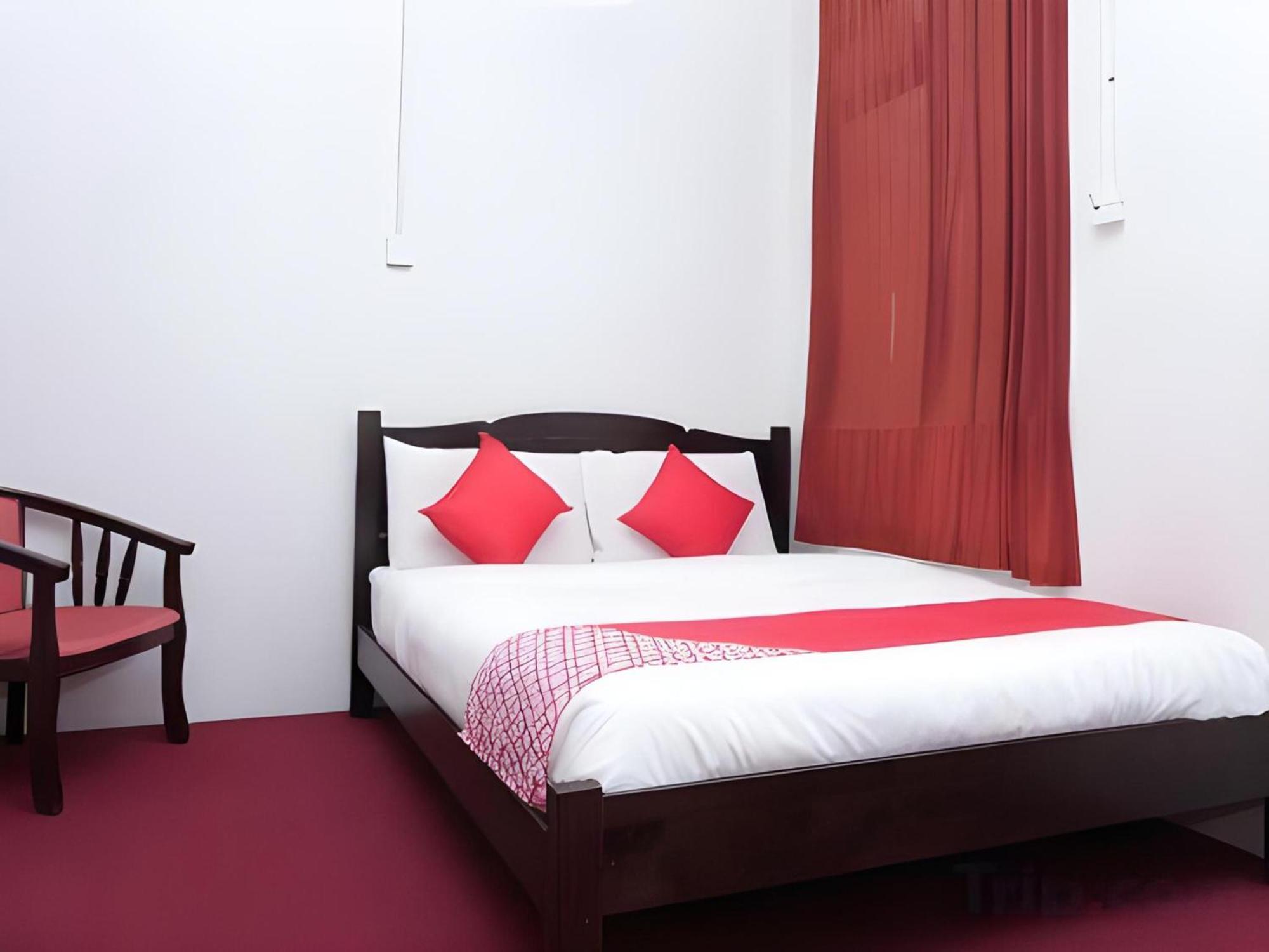 Oyo 90744 Bari Indah Beach Resort Kuala Terengganu Exteriör bild