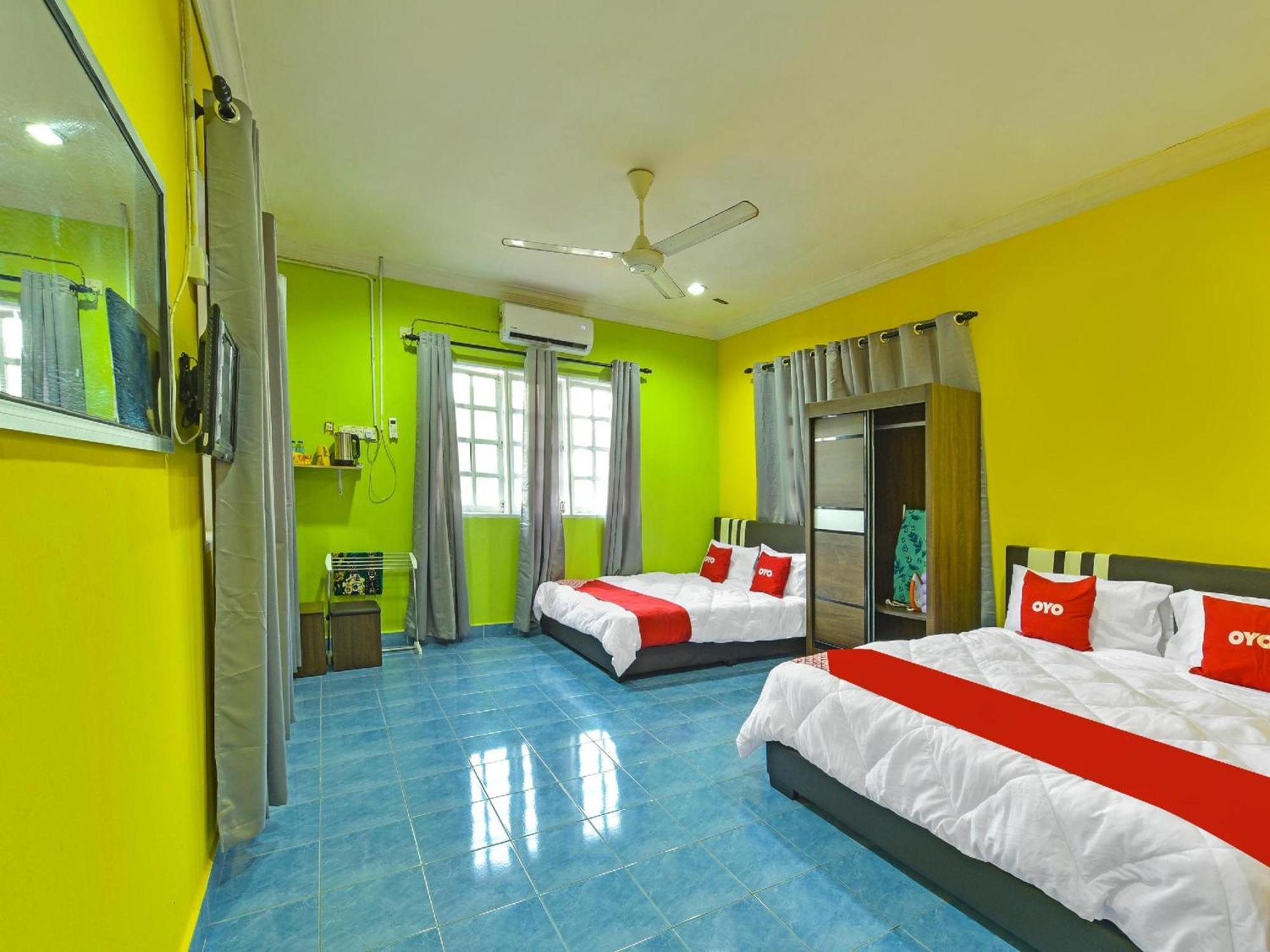 Oyo 90744 Bari Indah Beach Resort Kuala Terengganu Exteriör bild